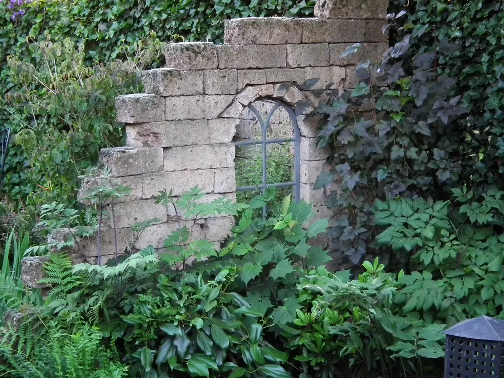 Folly van oude bakstenen — project van Paul Coenen Hovenier